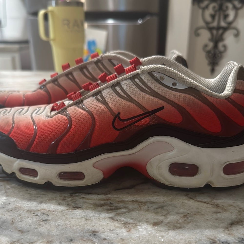 Kids 5 you or ladies size 6 Nike Air Max